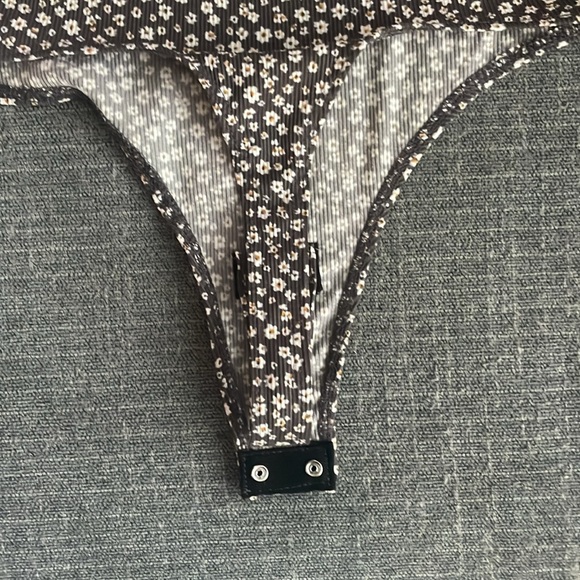 Floral long sleeved open back body suit - Picture 5 of 6